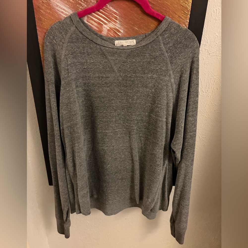 JOAH BROWN SOFT GREY LONG SLEEVED LIGHTWEIGHT PULLOVER.